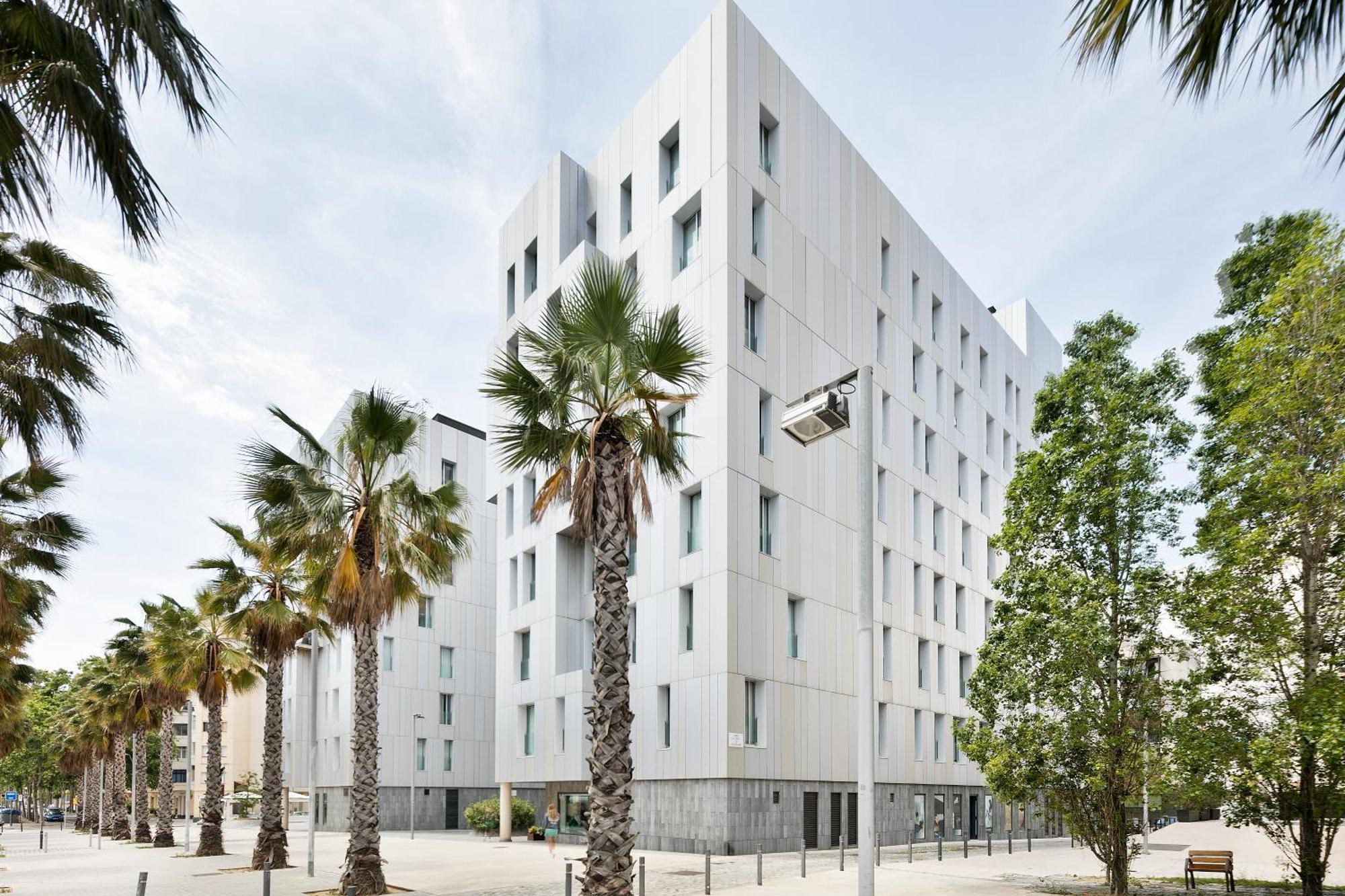Lugaris Beach Apartments Barcelona Exterior photo